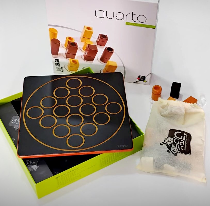 Quarto juego de mesa de estrategia